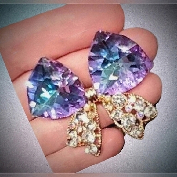 Iridescent Crystal Bowknot Brooch - Picture 6 of 15